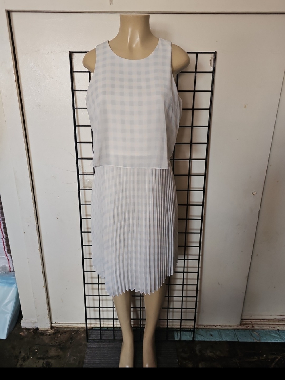 Ann Taylor White Gingham Sleeveless Pleated Dress